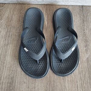 Nike Kids Black Flip flop Sandals Size 3